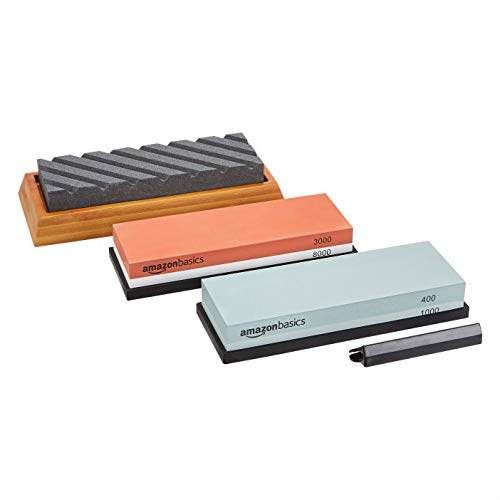 Amazon Basics Juego de piedras de agua para afilar cuchillos, con piedras de grano de doble cara de 400/1000 y 3000/8000, piedra rectificadora y base de bambú antideslizante, Negro Y Gris